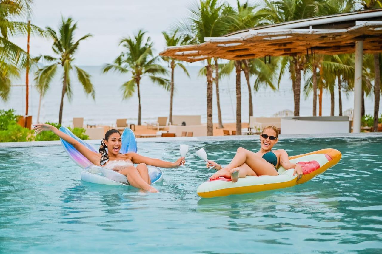 Pinnacle Grand Jomtien Resort And Beach Club - Sha Extra Plus Na Chom Thian Exterior photo